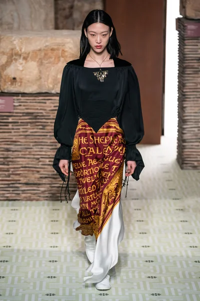 Look 17